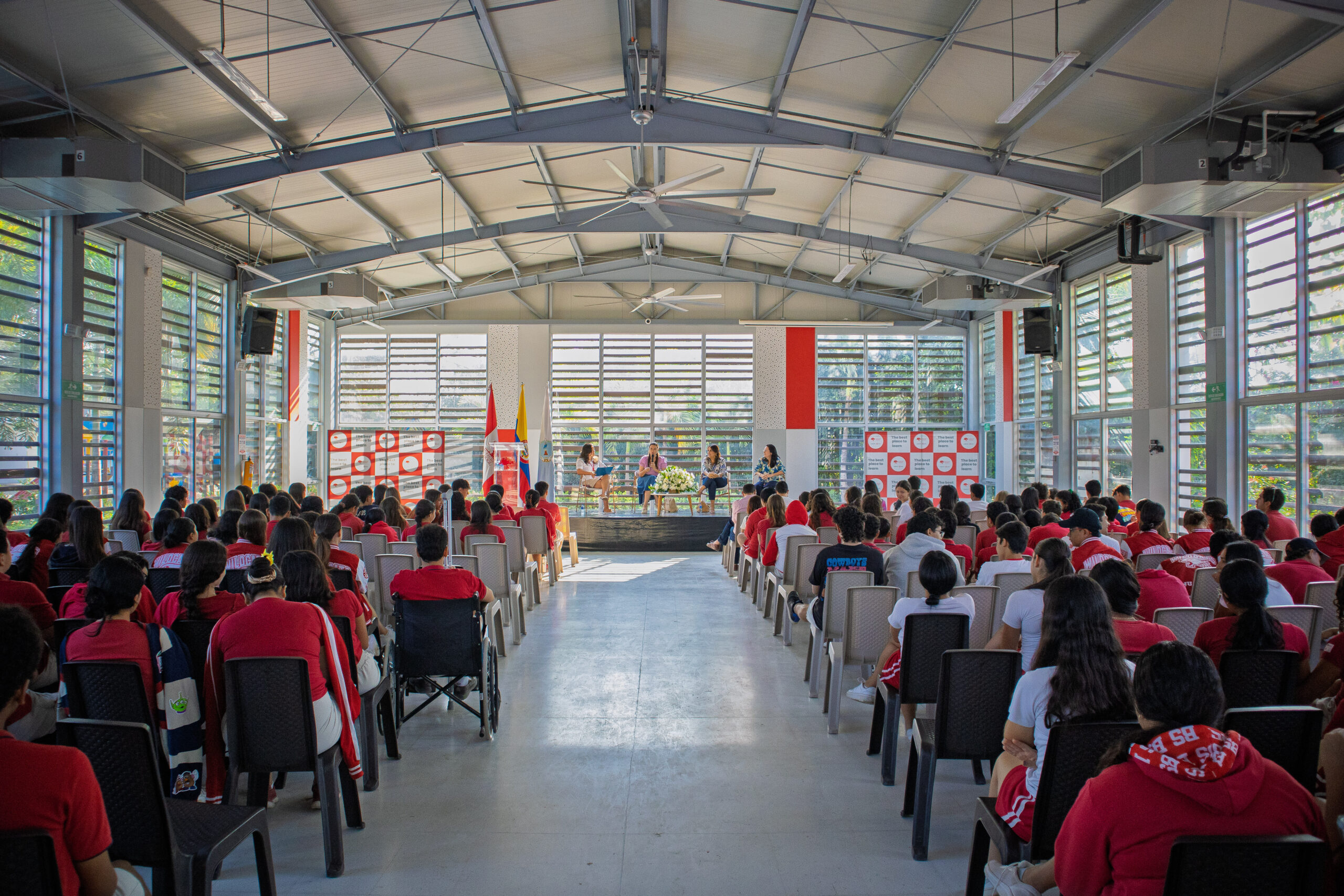 Bureche School realizó su tercer Conversatorio por el Día de la Mujer