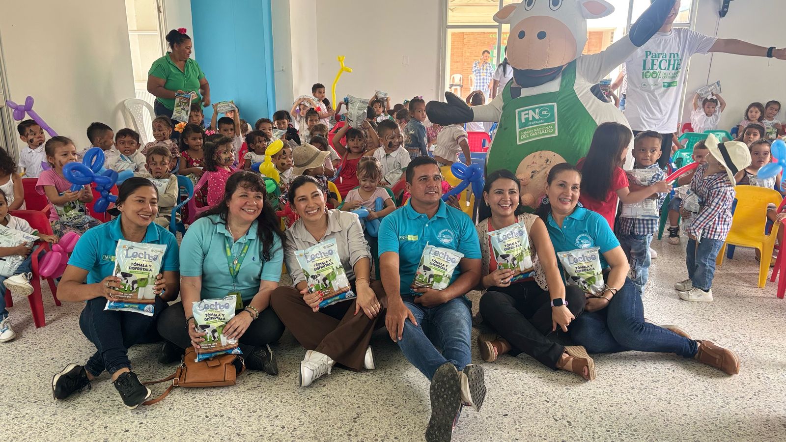 Ganaderos entregan 900.000 vasos de leche a familias vulnerables en 10 departamentos