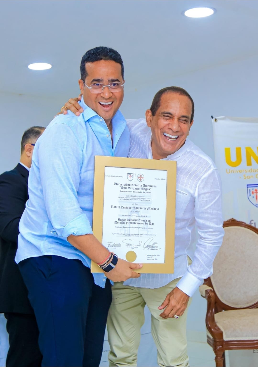 Rafa Manjarrez ya es doctor Honoris causa de la Unica Universidad Católica Americana de Brandon, Estados Unidos