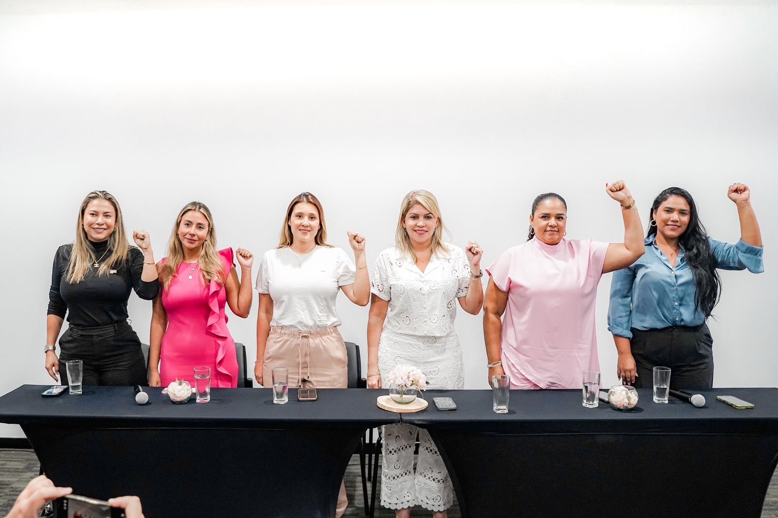 ¡Las acusaciones contra Caicedo son un show mediático! Nosotras, y muchas más, somos ejemplo de que en Fuerza Ciudadana se escala con esfuerzo y no por favores sexuales”: militantes de Fuerza Ciudadana!