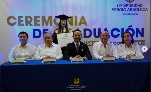 Ceremonia de graduación destaca el valor del humanismo en Barranquilla y contó con la presencia del presidente Electo Abelardo de la Espriella