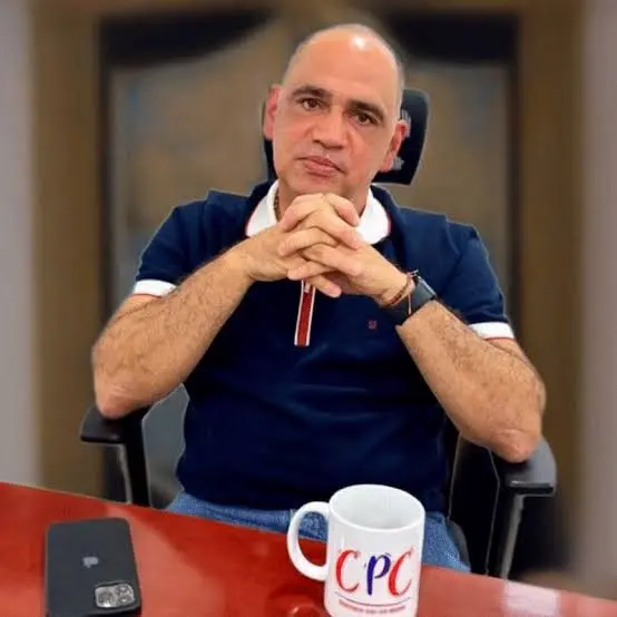 El alcalde de Santa Marta, Carlos Pinedo Cuello, puso en marcha una nueva reestructuración dentro de su gabinete, que incluye la salida de tres funcionarios clave y varios ajustes estratégicos en su equipo de gobierno.