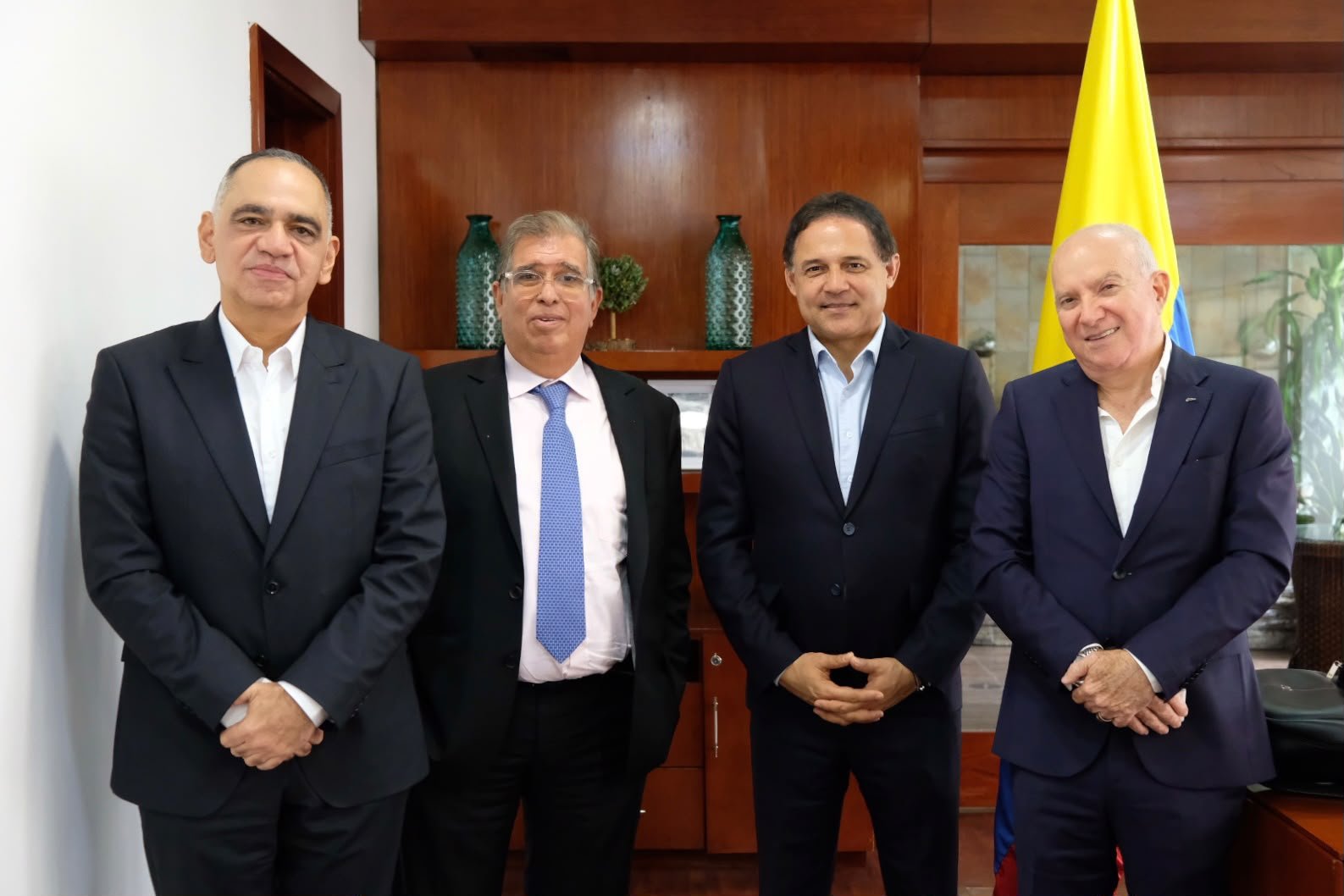 Alcalde Carlos Pinedo se reúne con MinAmbiente para avanzar en Plan Integral para la Recuperación del río Manzanares